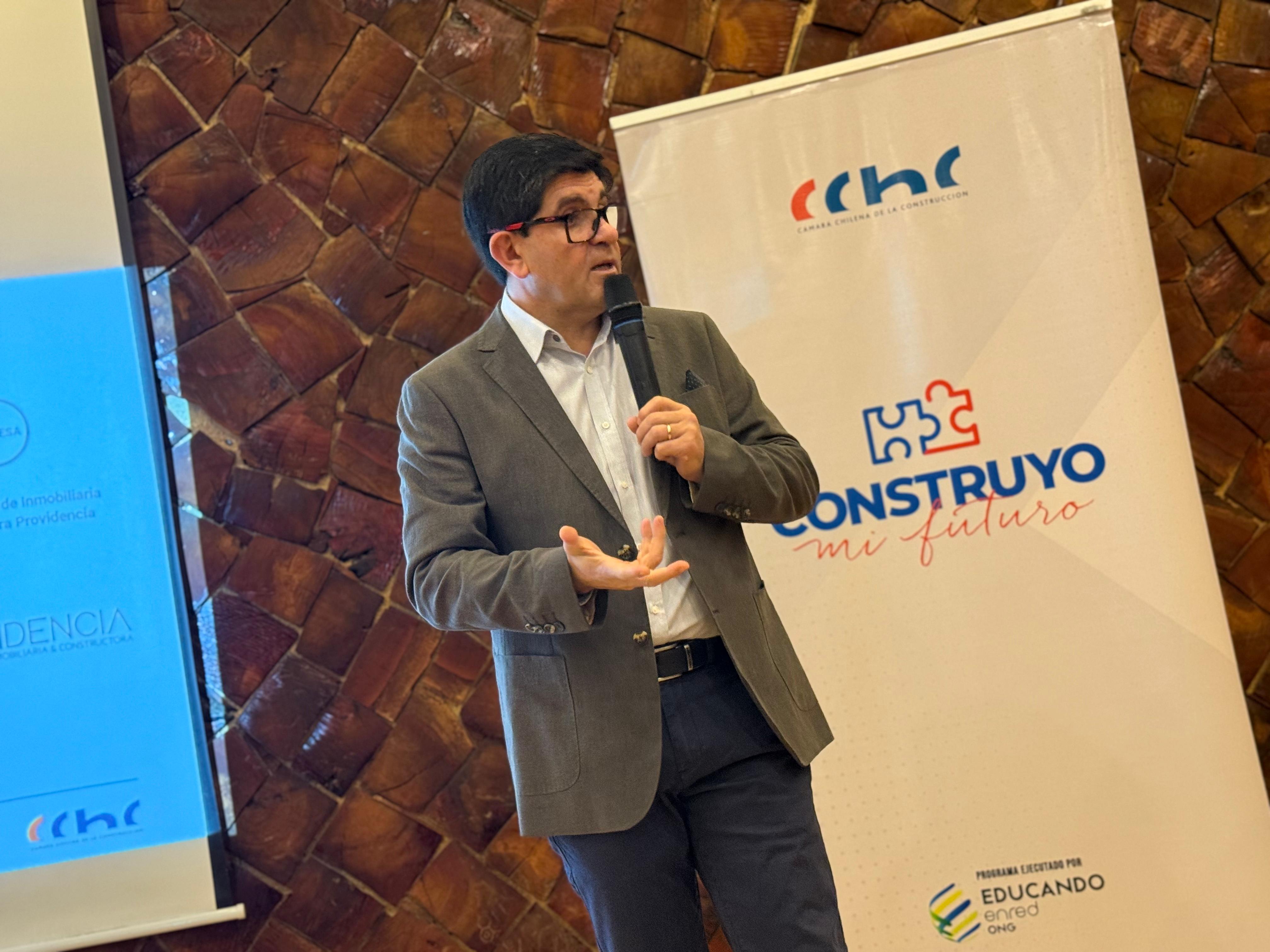 Charla vocacional en liceo Técnico Profesional