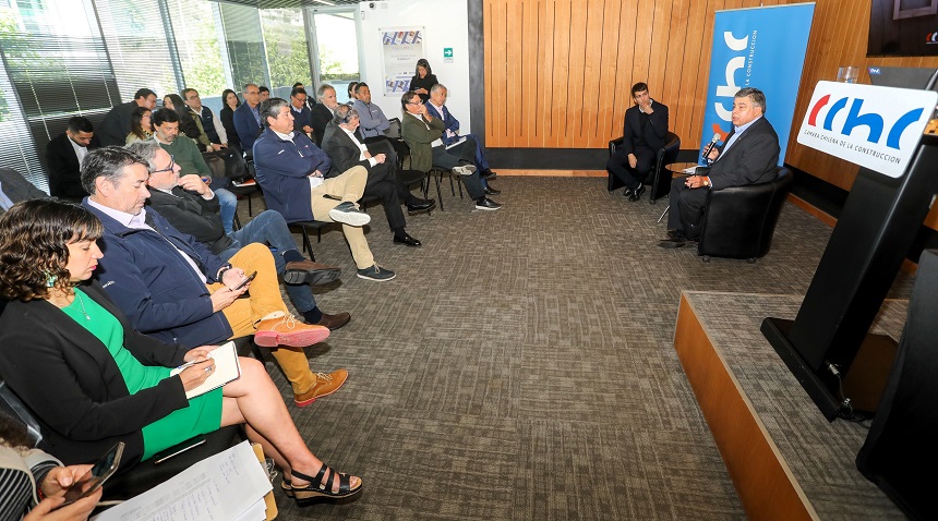 Representante de la Gerencia de Estudios y Políticas Públicas de la CChC presentan el Balance de la Vivienda en la sede de la CChC Valparaíso