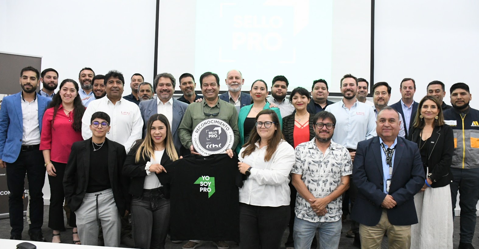 
Reconocimiento a Lavel Ingeniería con el Sello PRO en la CChC Atacama por su compromiso con la sostenibilidad, comunidad y medio ambiente