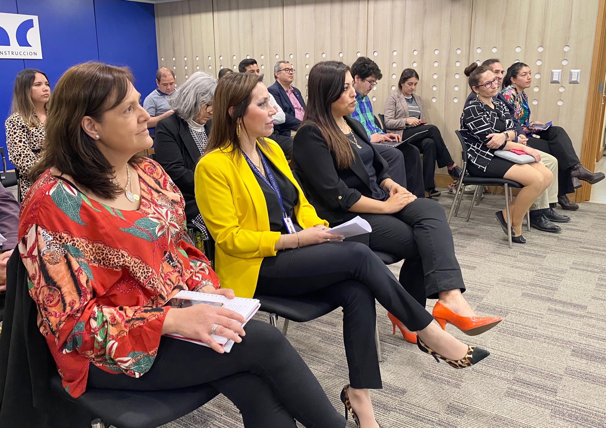 Representantes de CChC Maule y OTIC durante la charla sobre Franquicia Tributaria