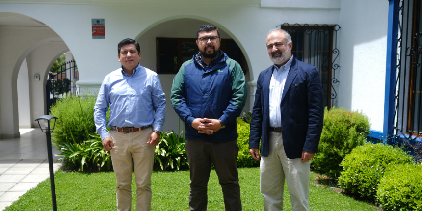 Juan Salvador Ramírez, director regional de Conaf, y Ricardo Salman, presidente de la CChC Ñuble, en el evento