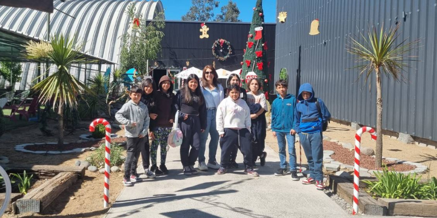 
Estudiantes de la Escuela La Castilla son reconocidos por su esfuerzo y rendimiento en la prueba SIMCE
