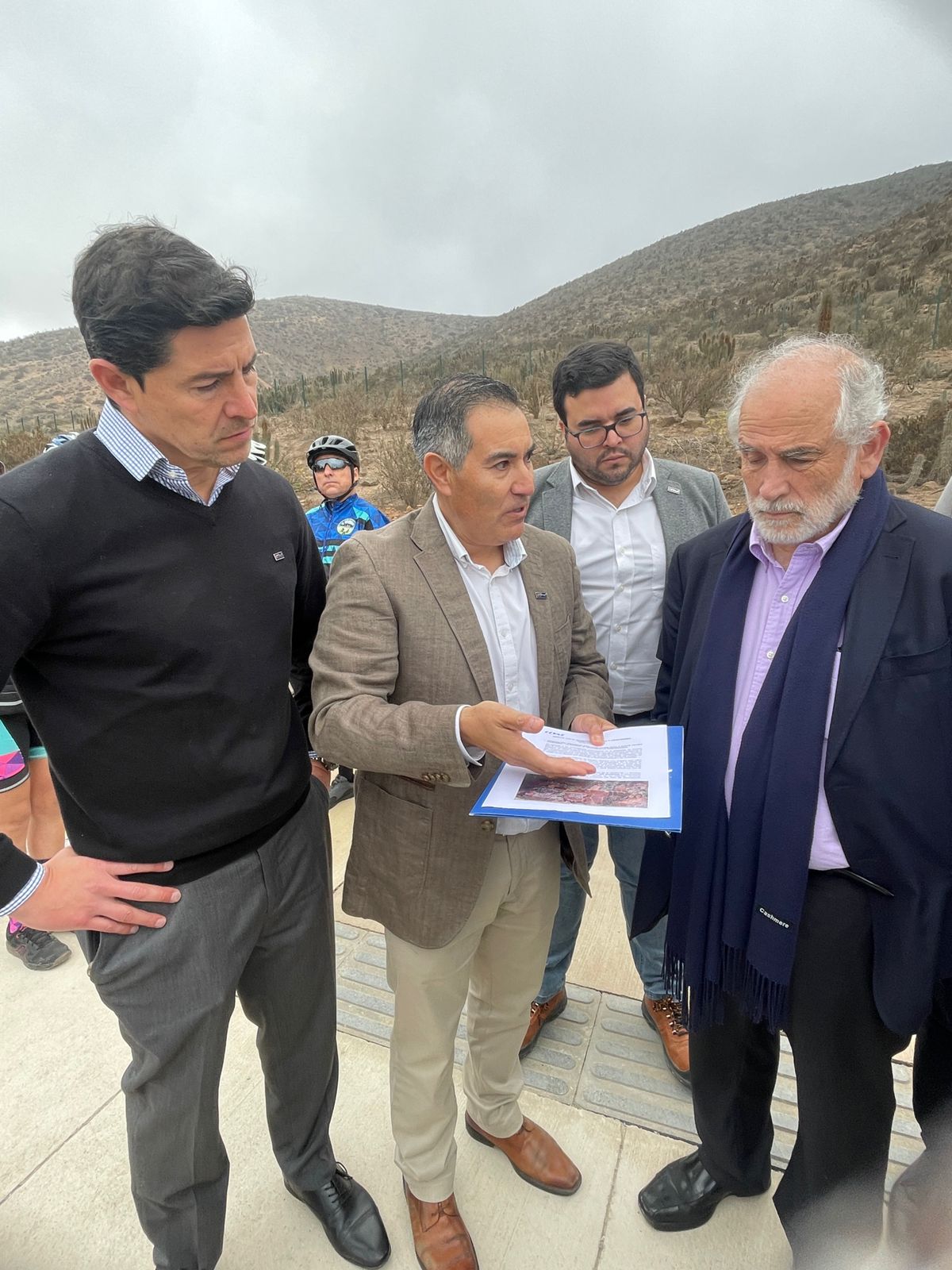 Los vicepresidentes Mauricio Araya y Raimundo José Rencoret, junto al consejero regional Juan Pablo Tristain, durante la visita del ministro de Vivienda y Urbanismo, Carlos Montes, a La Serena