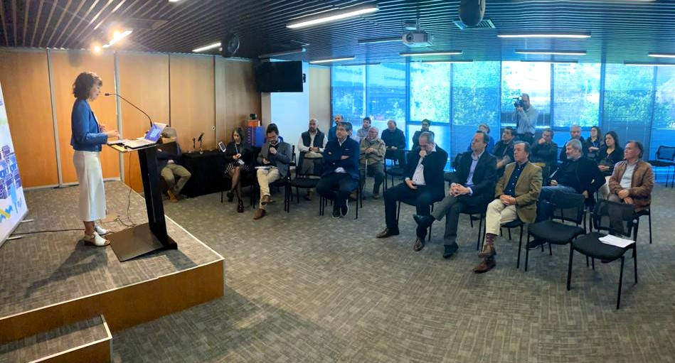 La CChC Valparaíso y la Seremi de Vivienda y Urbanismo de la Región de Valparaíso presentando los resultados de la 