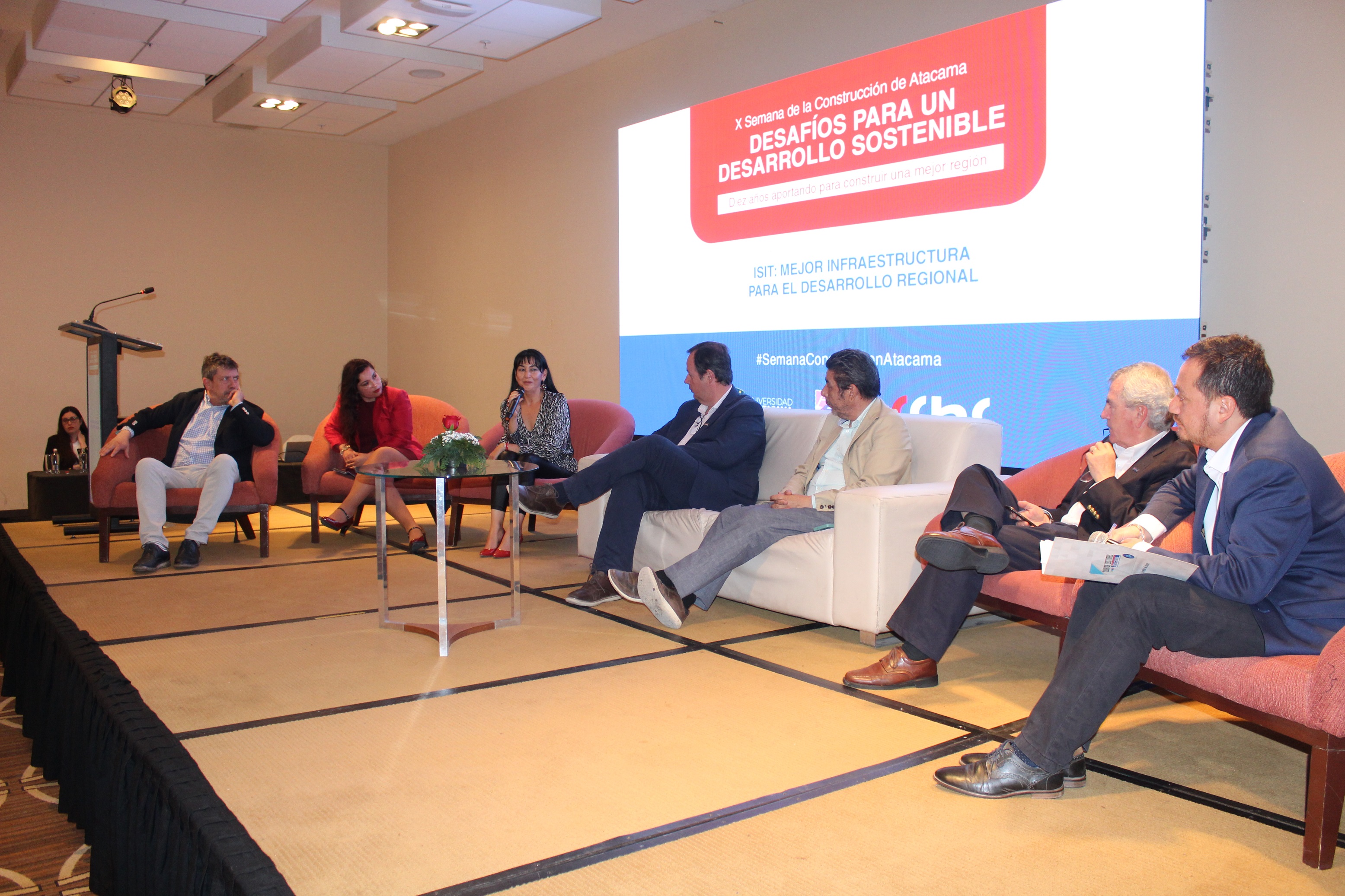 La CChC Atacama y UDA abordaron mejorar la infraestructura para el desarrollo regional en Seminario ISIT