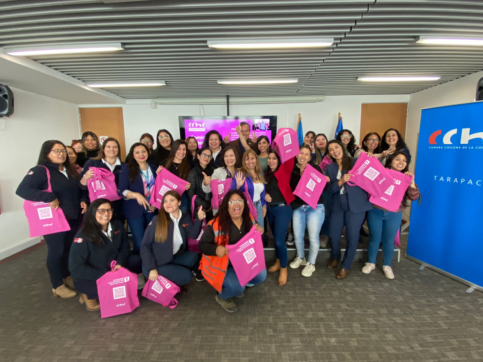 Socias de la CChC Tarapacá en taller preventivo contra el cáncer de mama