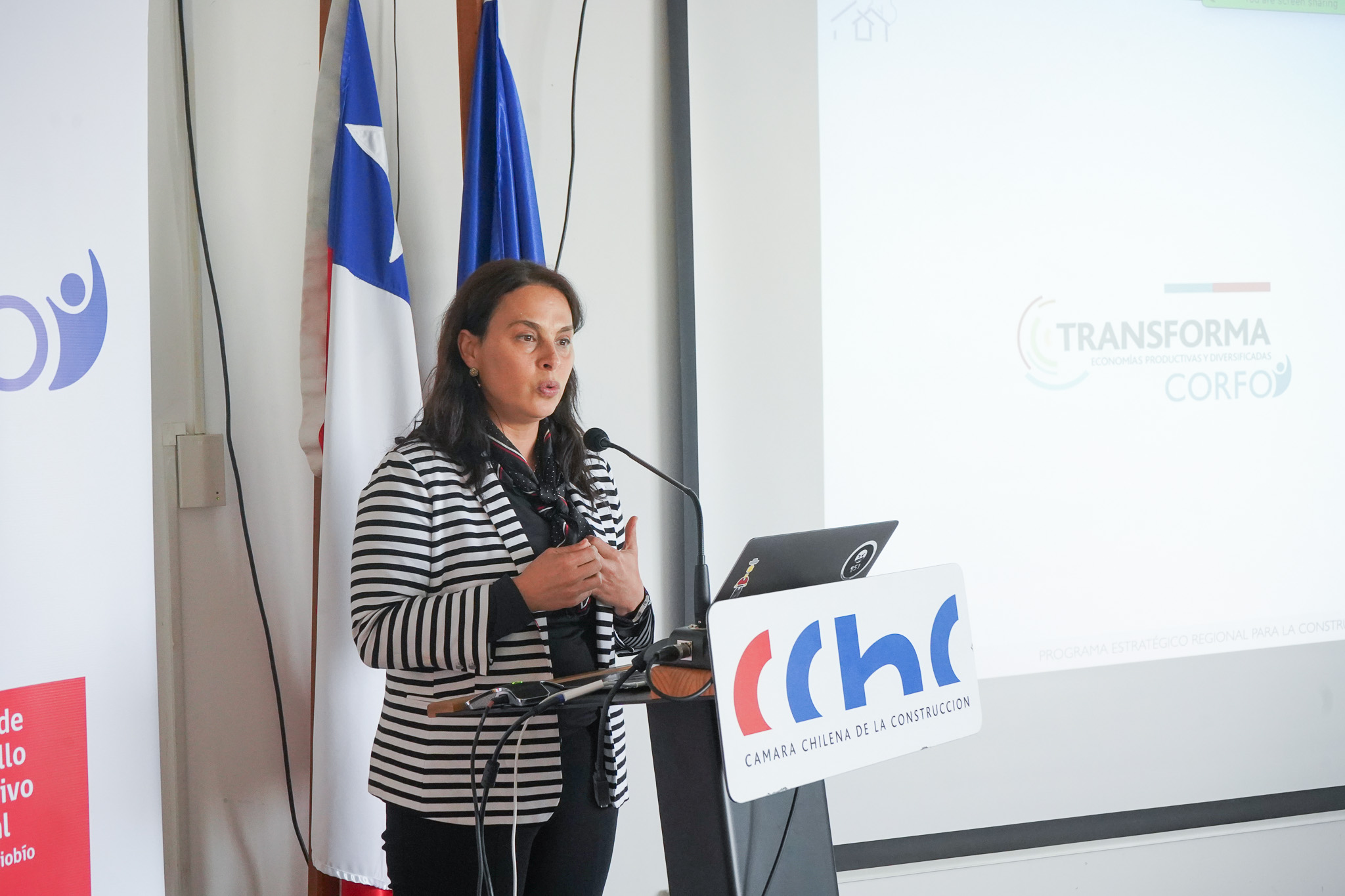 Roberta Lama, directora ejecutiva de CORFO Biobío, expone en la sede de la CChC Los Ángeles