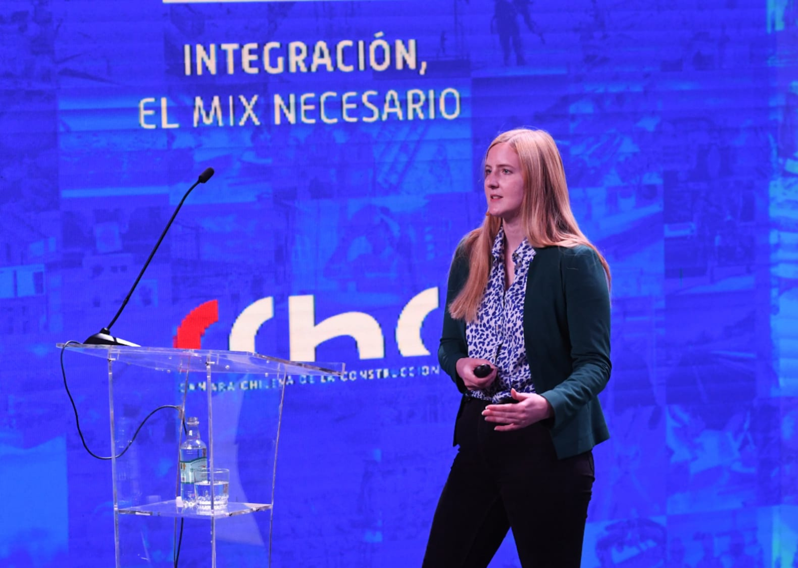 Marissa Stenning en su presentación en La Semana de la Productividad de la CChC
