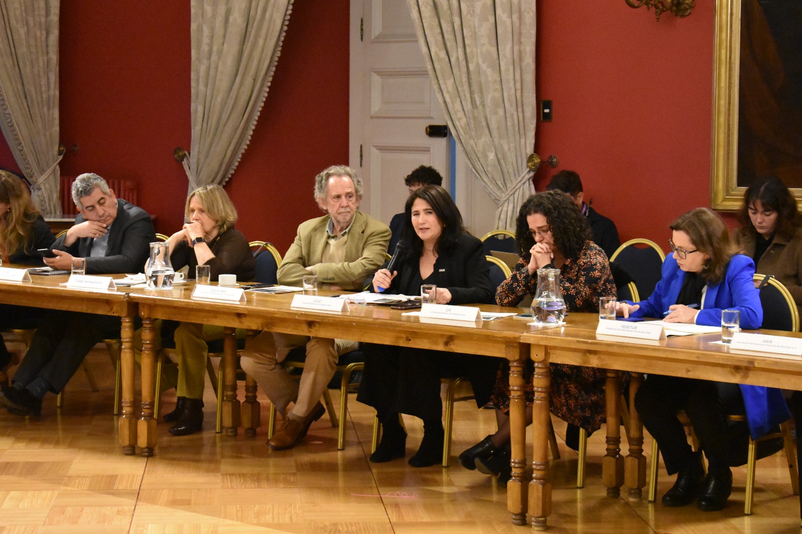 La vicepresidenta de la CChC, Jacqueline Gálvez, durante la primera sesión plenaria del Consejo Nacional de Desarrollo Territorial, realizado en el Palacio de la Moneda
