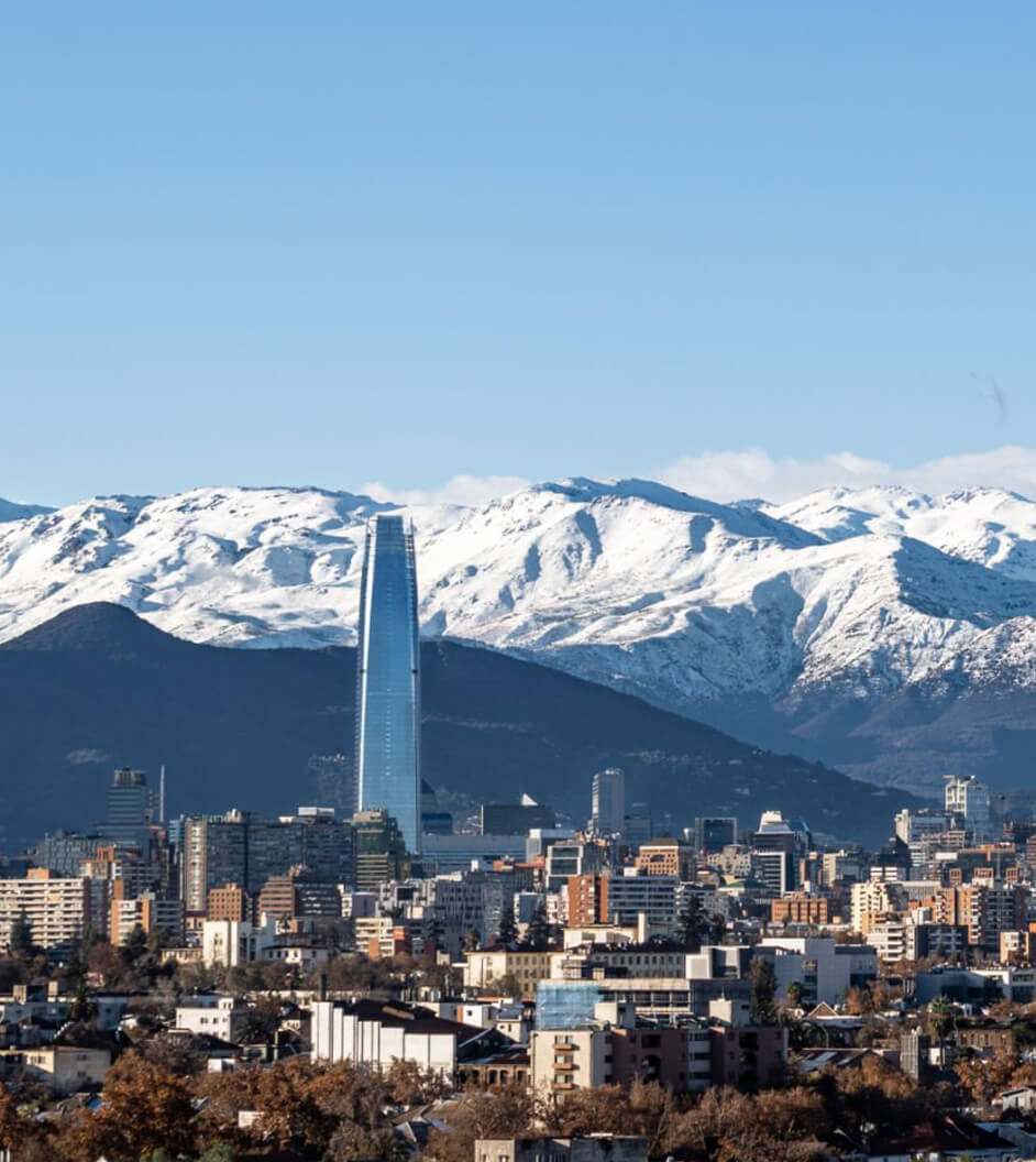 Santiago de Chile. Cordillera y Costanera.