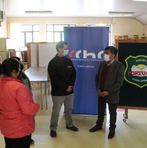 Entrega_donación_CChC_Punta_Arenas_a_Escuela_Portugal_28_12_2021_(6).JPG