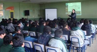 Alumnos-del-Liceo-Industrial-de-Alerce-recibieron-charla-motivacional.jpg
