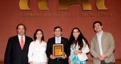 CChC-Puerto-Montt-obtuvo-Premio-Trabajo-Gremial-2013..jpg